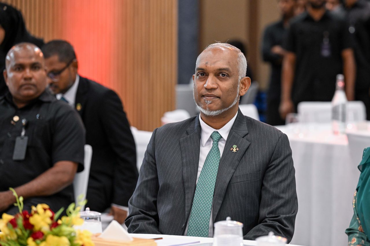 Online koh viyafaari kurumugai huri dhathithah hallukohddheynan: Raees 