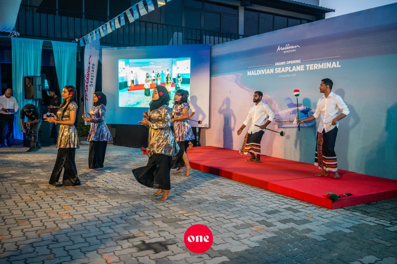 ވަން ފޮޓޯ: މޯލްޑިވިއަންގެ އާ ސީޕްލޭން ޓާމިނަލް ވީއައިއޭގައި ހުޅުވުމަށް ބޭއްވި ރަސްމިއްޔާތުގެ ތެރެއިން