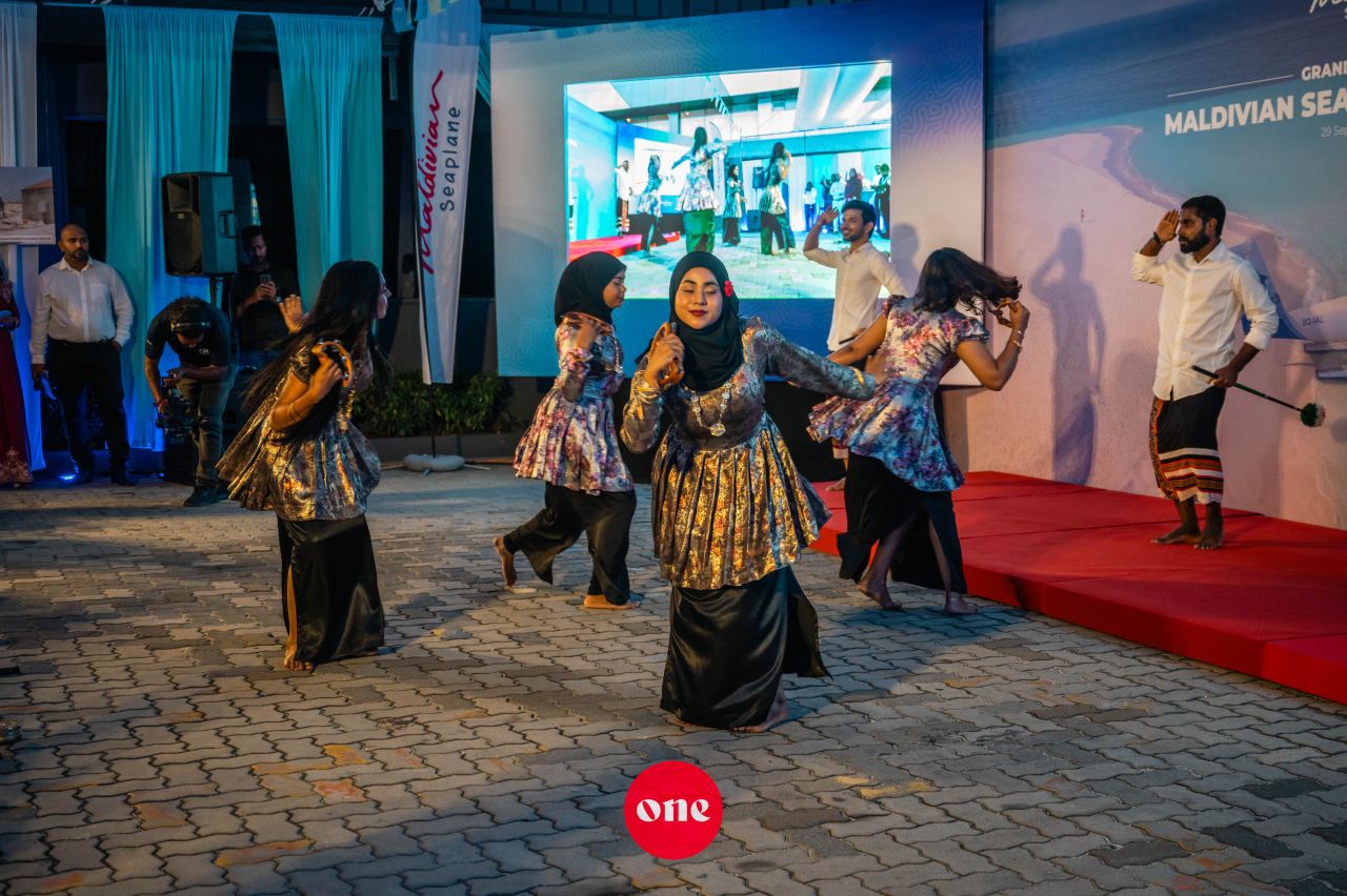 ވަން ފޮޓޯ: މޯލްޑިވިއަންގެ އާ ސީޕްލޭން ޓާމިނަލް ވީއައިއޭގައި ހުޅުވުމަށް ބޭއްވި ރަސްމިއްޔާތުގެ ތެރެއިން