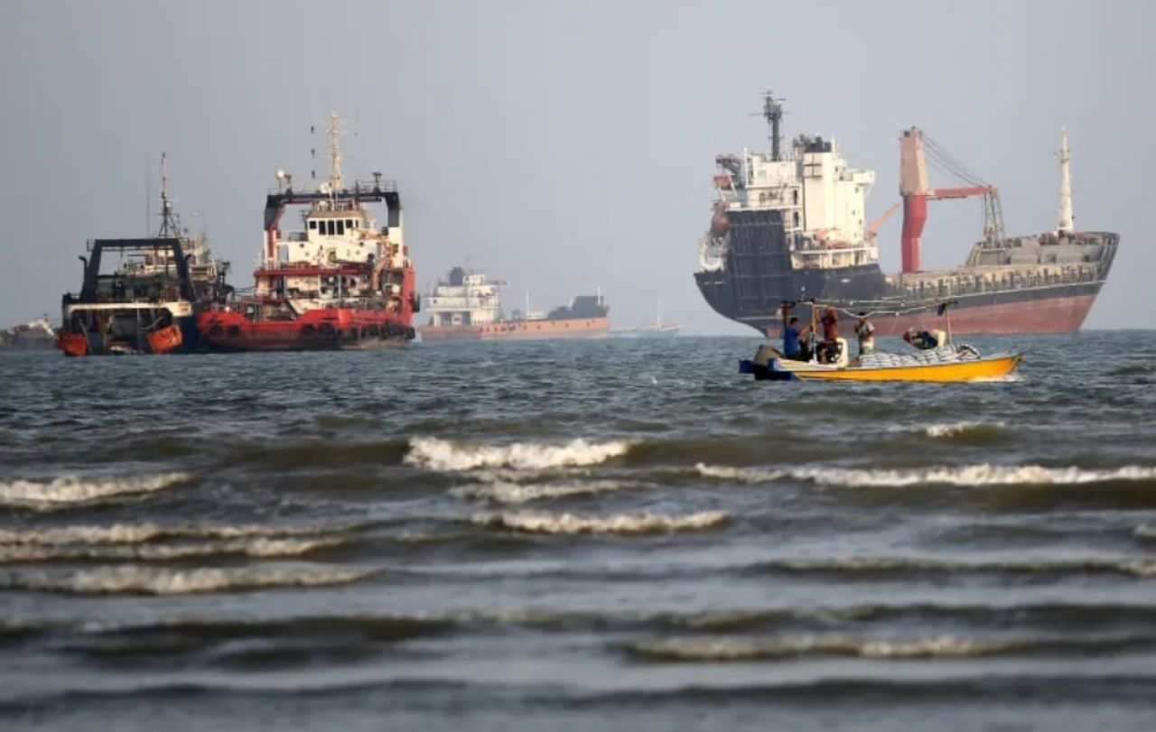 Adhuge dhuniye:  Hormuz Kanduolheege traffic ithuruvamun dhiumuge maanayakee kobaa?
