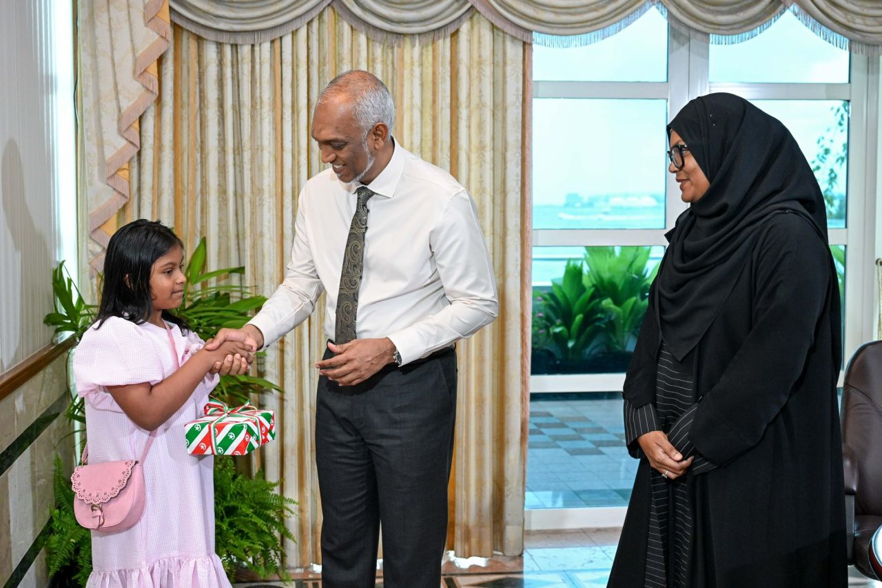 Nukulhedhuntherikann hunna faraaiythakah furusathuthah fahikohdheynan: Raees 
