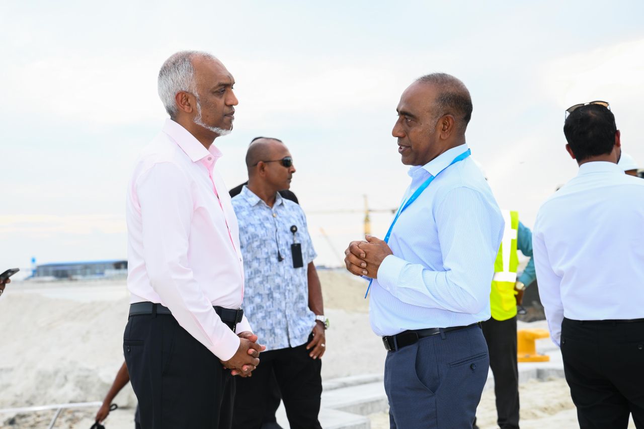 ފޮޓޯ: ރައީސް ތިލަފުށީގެ ޕޯޓް މަޝްރޫއުގެ މަސައްކަތްތައް ބައްލަވައިލެއްވުން