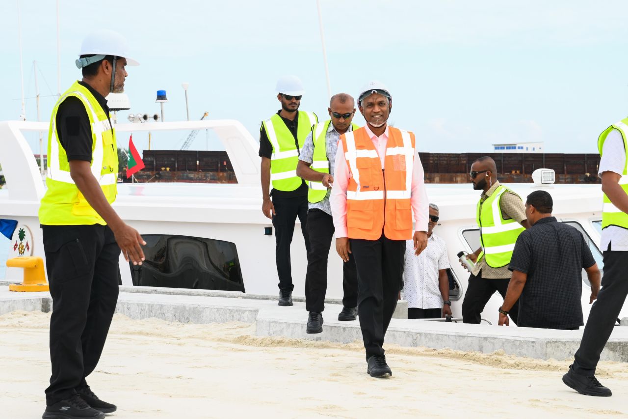 ފޮޓޯ: ރައީސް ތިލަފުށީގެ ޕޯޓް މަޝްރޫއުގެ މަސައްކަތްތައް ބައްލަވައިލެއްވުން