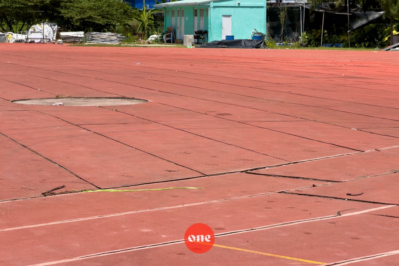 ވަން ފޮޓޯ: ހުޅުމާލެ ސިންތެޓިކް ޓްރެކް ހަލާކުވެ، ބޭނުން ނުކުރެވޭ ވަރުވެފައި