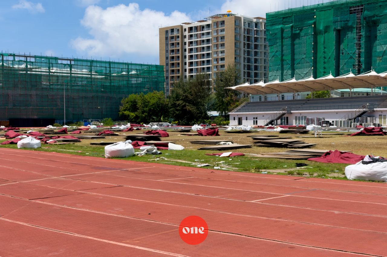 ވަން ފޮޓޯ: ހުޅުމާލެ ސިންތެޓިކް ޓްރެކް ހަލާކުވެ، ބޭނުން ނުކުރެވޭ ވަރުވެފައި
