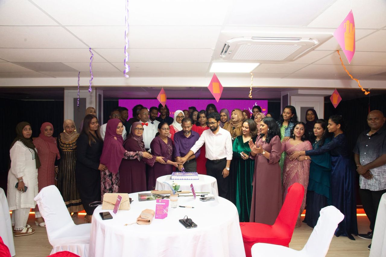 Avid college in kulagadha gothehgai teacherunge dhuvas faahagakohffi 