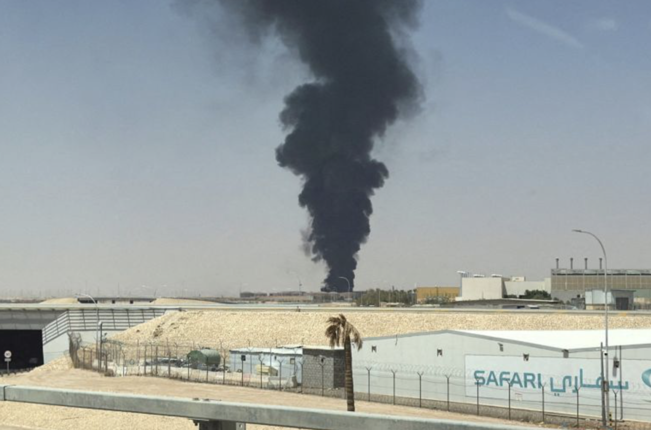 Saudi airport thakah dhin hamalaa thah Raajjeinn kuvveri koffi 