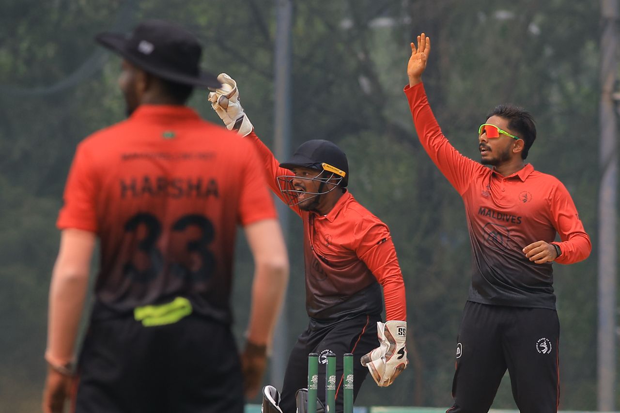 Raajjeyge cricket team in faseyha kamaaeku 10 wicket in China balikoffi 