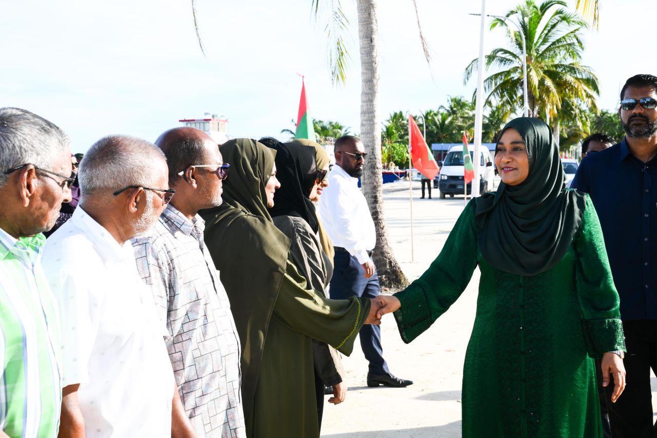 ފޮޓޯ: މެޑަމް ސާޖިދާ ކާށިދުއަށް ވަޑައިގަތުން