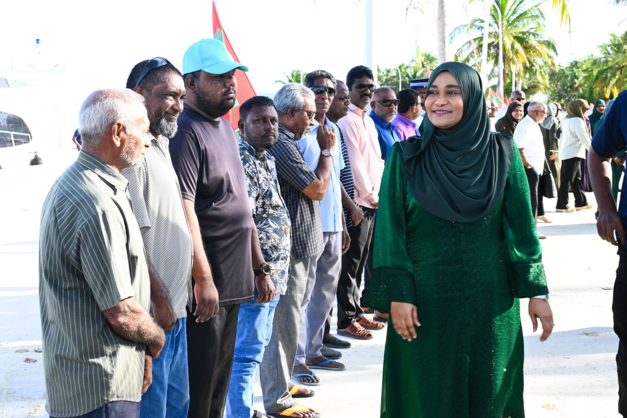 ފޮޓޯ: މެޑަމް ސާޖިދާ ކާށިދުއަށް ވަޑައިގަތުން