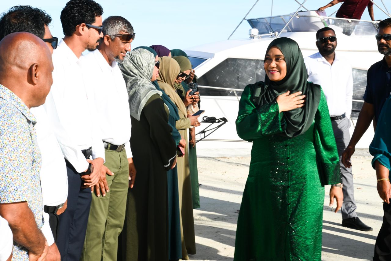 ފޮޓޯ: މެޑަމް ސާޖިދާ ކާށިދުއަށް ވަޑައިގަތުން