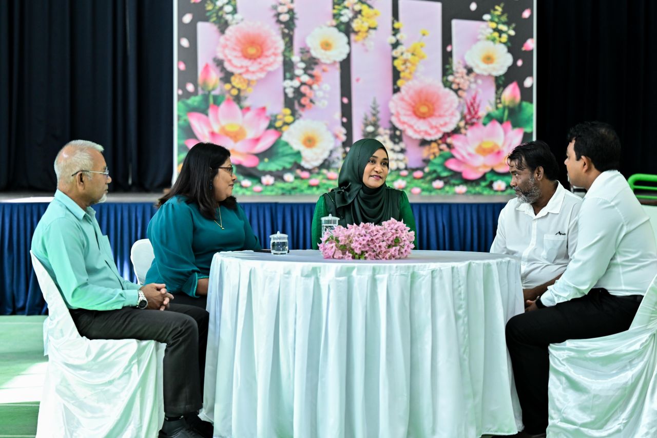 ފޮޓޯ: މެޑަމް ސާޖިދާ 