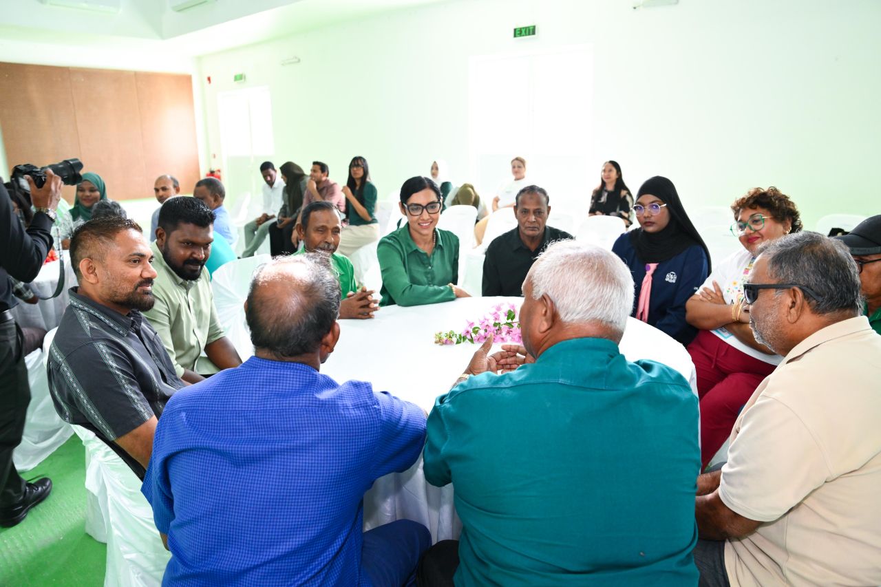 ފޮޓޯ: މެޑަމް ސާޖިދާ 