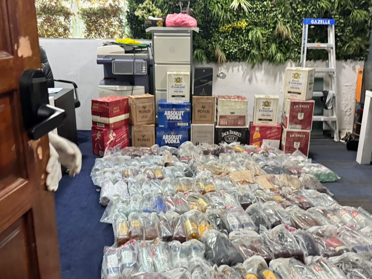 Banguraluge supply network: Supervisor aai delivery boyge bandhu ithuru 15 dhuvahah