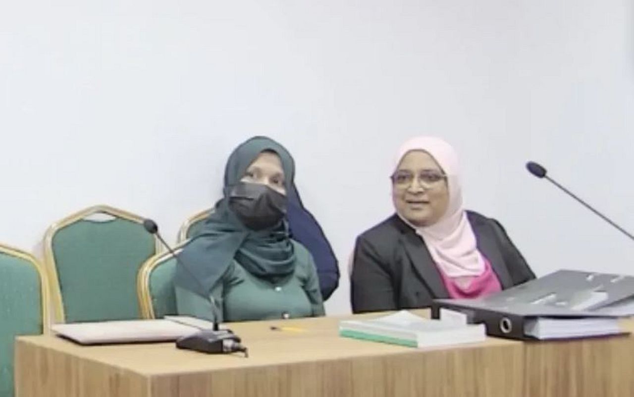 Fenaka hiyaanai: Dheena kuhverive, hukum ihvandhen bandha