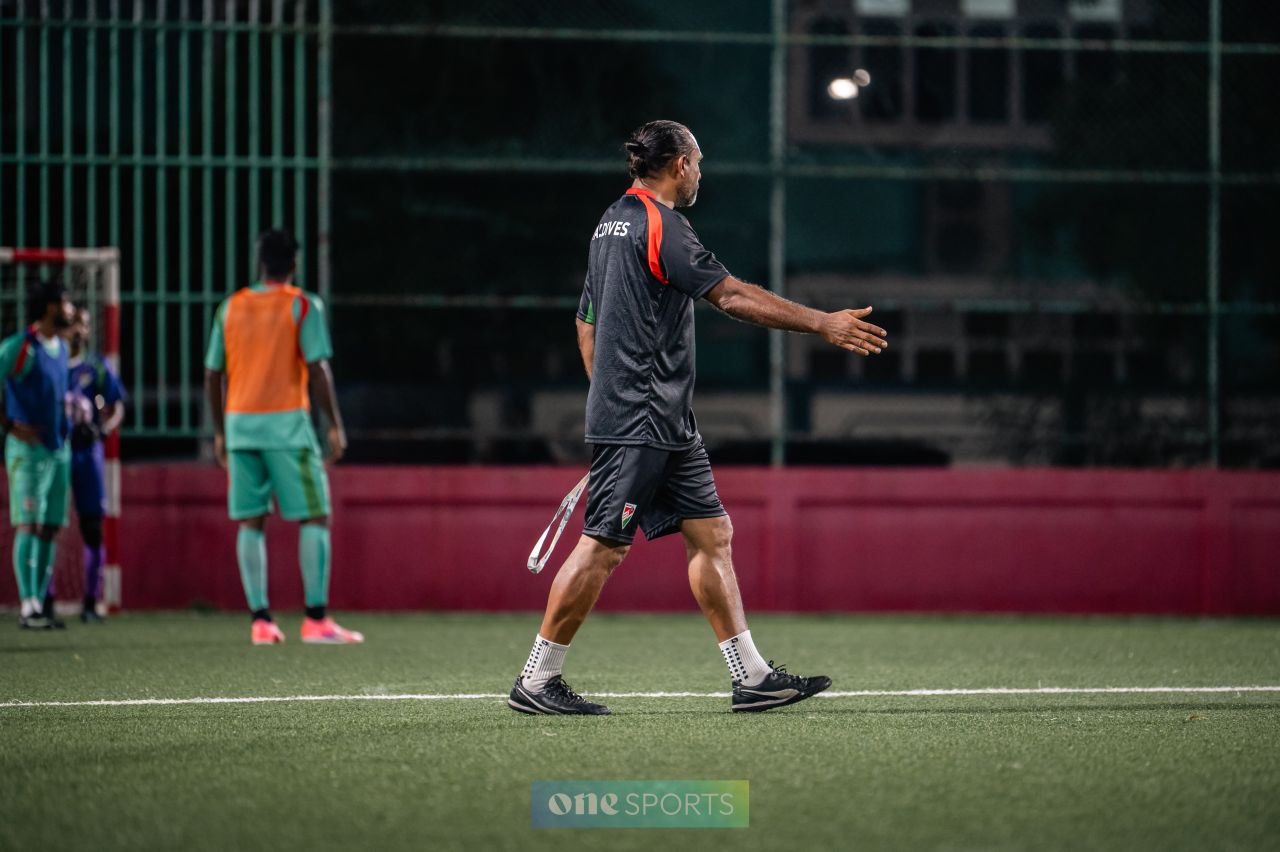 ވަން ފޮޓޯ: ޗައިނާ އިންޓަނޭޝަނަލް މުބާރާތަށް ގައުމީ ފުޓްސަލް ޓީމުން ކުރިއަށް ގެންދާ ފަރިތަކުރުންތައް 