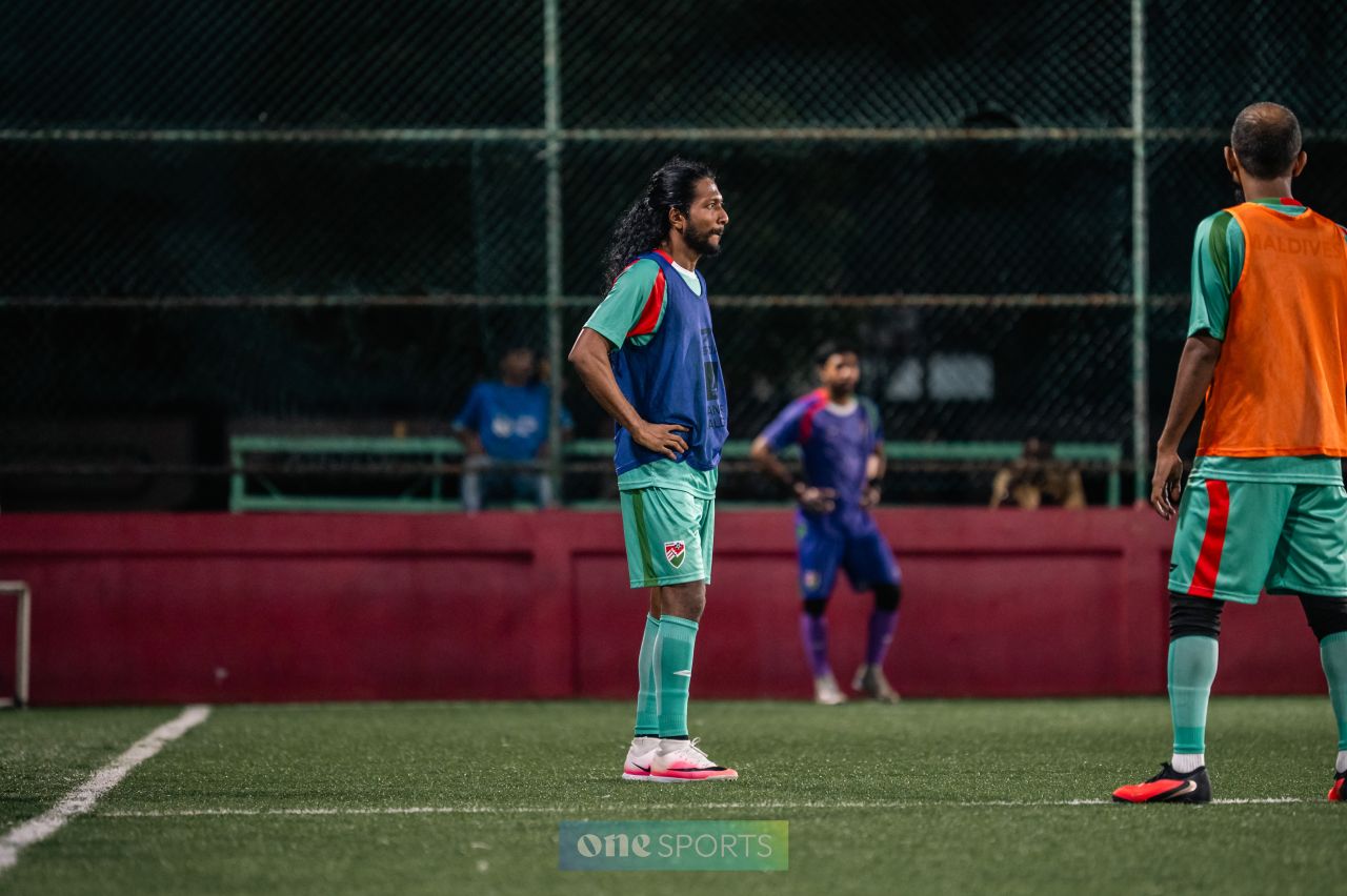 ވަން ފޮޓޯ: ޗައިނާ އިންޓަނޭޝަނަލް މުބާރާތަށް ގައުމީ ފުޓްސަލް ޓީމުން ކުރިއަށް ގެންދާ ފަރިތަކުރުންތައް 