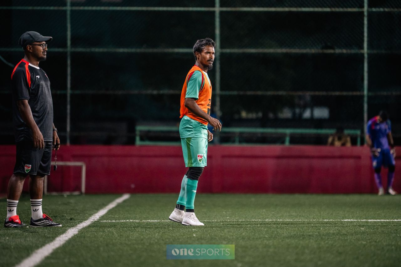 ވަން ފޮޓޯ: ޗައިނާ އިންޓަނޭޝަނަލް މުބާރާތަށް ގައުމީ ފުޓްސަލް ޓީމުން ކުރިއަށް ގެންދާ ފަރިތަކުރުންތައް 