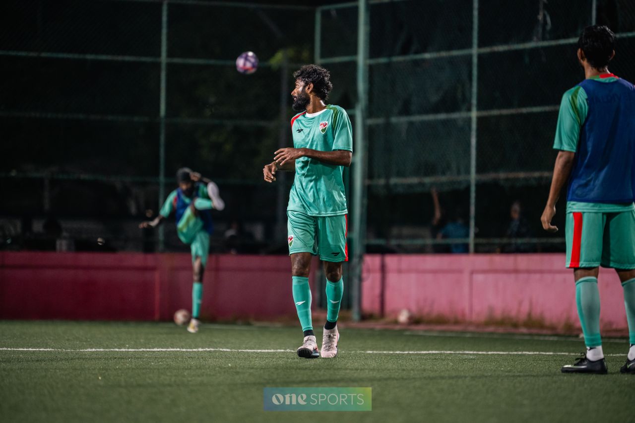 ވަން ފޮޓޯ: ޗައިނާ އިންޓަނޭޝަނަލް މުބާރާތަށް ގައުމީ ފުޓްސަލް ޓީމުން ކުރިއަށް ގެންދާ ފަރިތަކުރުންތައް 