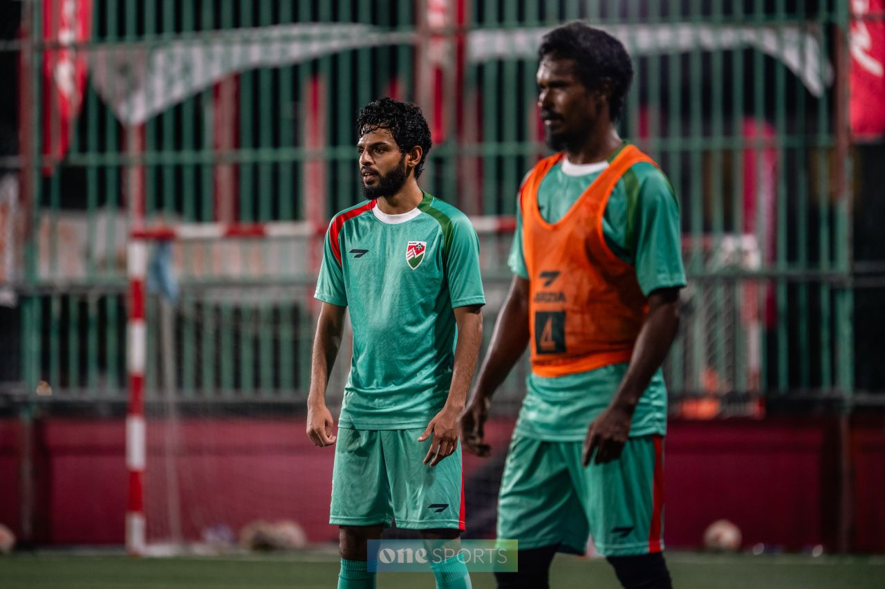 ވަން ފޮޓޯ: ޗައިނާ އިންޓަނޭޝަނަލް މުބާރާތަށް ގައުމީ ފުޓްސަލް ޓީމުން ކުރިއަށް ގެންދާ ފަރިތަކުރުންތައް 