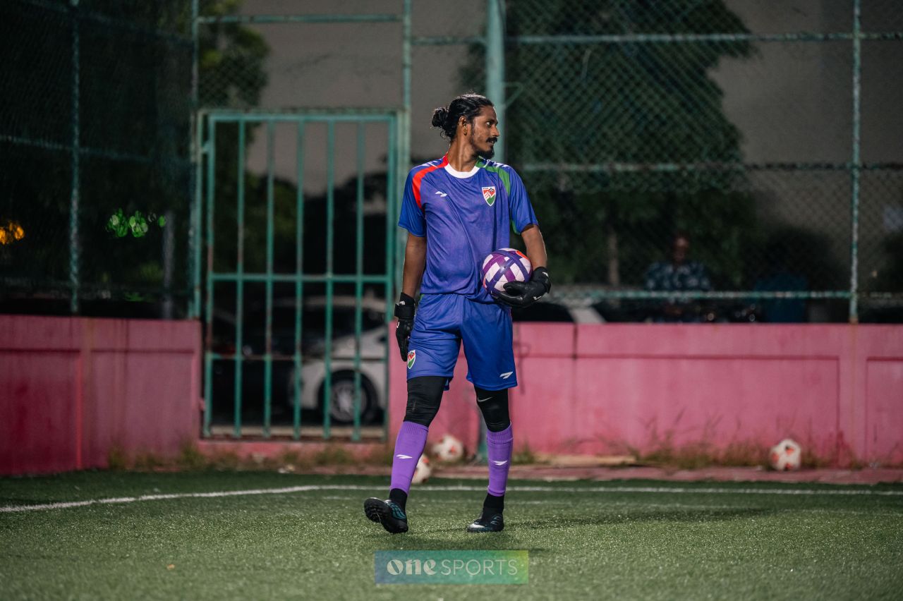 ވަން ފޮޓޯ: ޗައިނާ އިންޓަނޭޝަނަލް މުބާރާތަށް ގައުމީ ފުޓްސަލް ޓީމުން ކުރިއަށް ގެންދާ ފަރިތަކުރުންތައް 