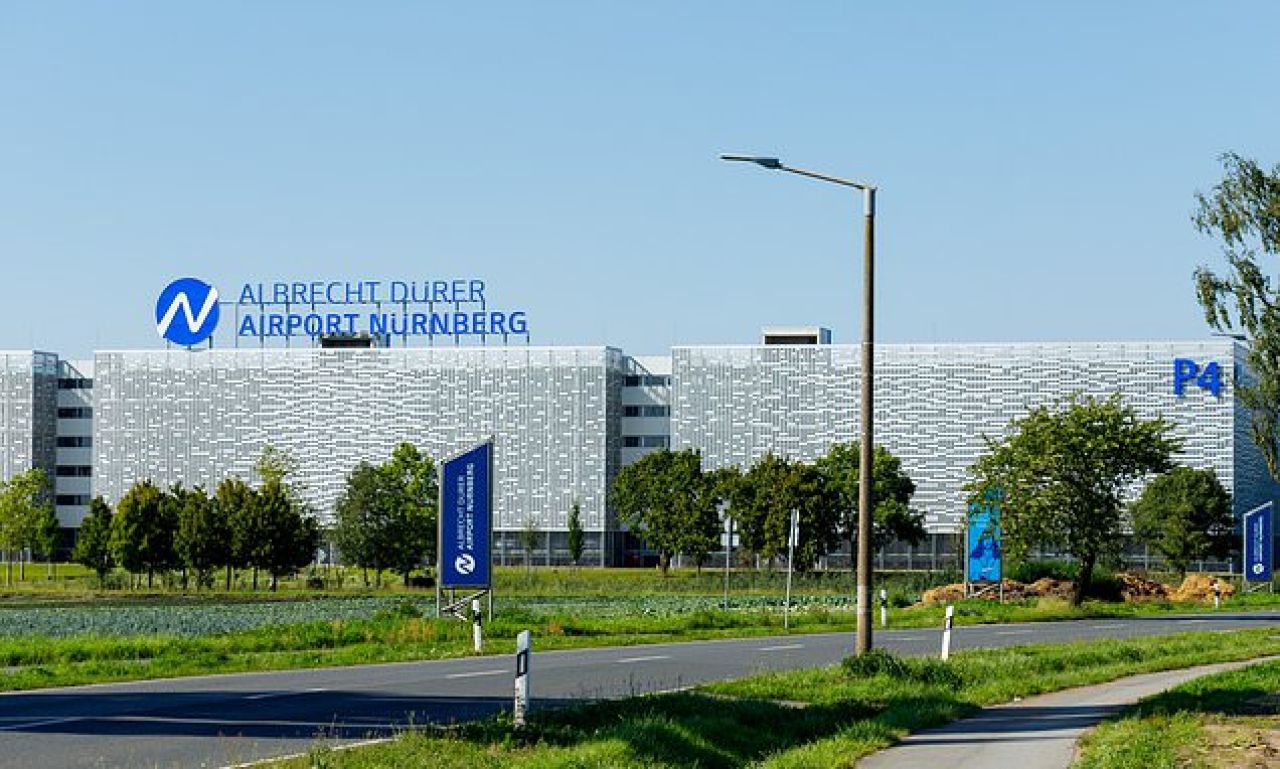 Germany ge Nuremberg Airport vaguthee gothun bandhukoffi