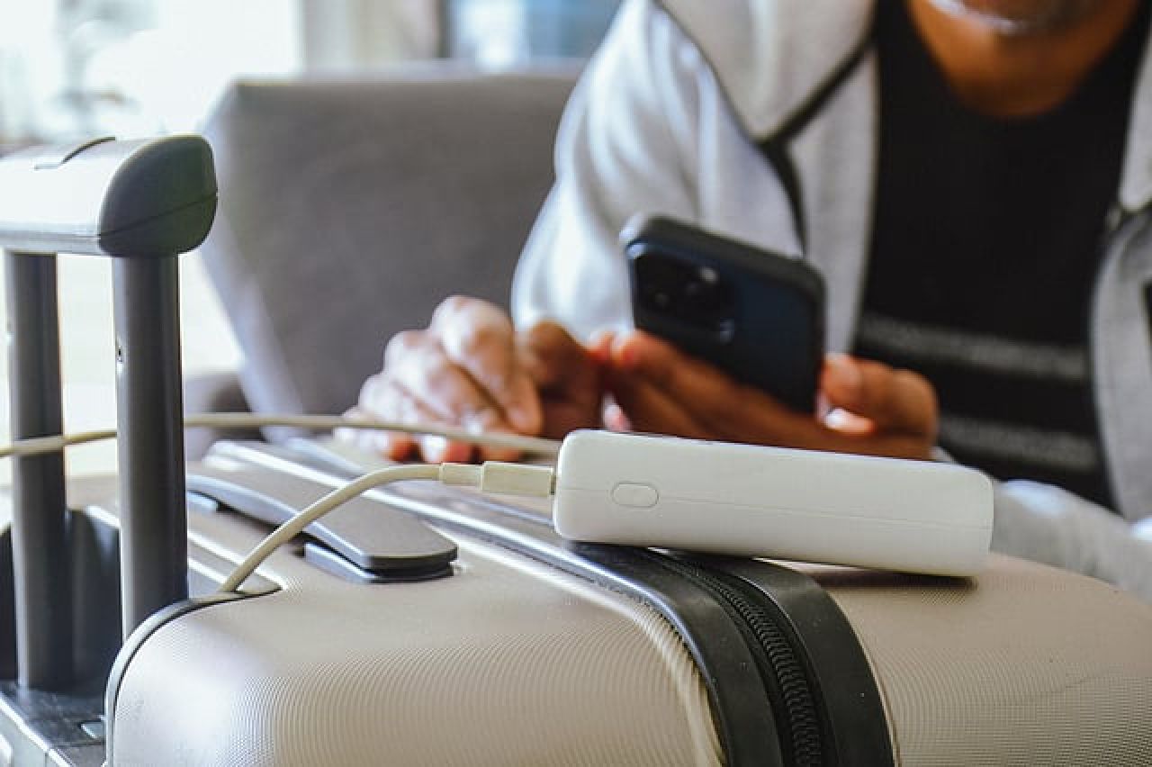 India ge flight thakugai vaki power bank eh manaakoffi