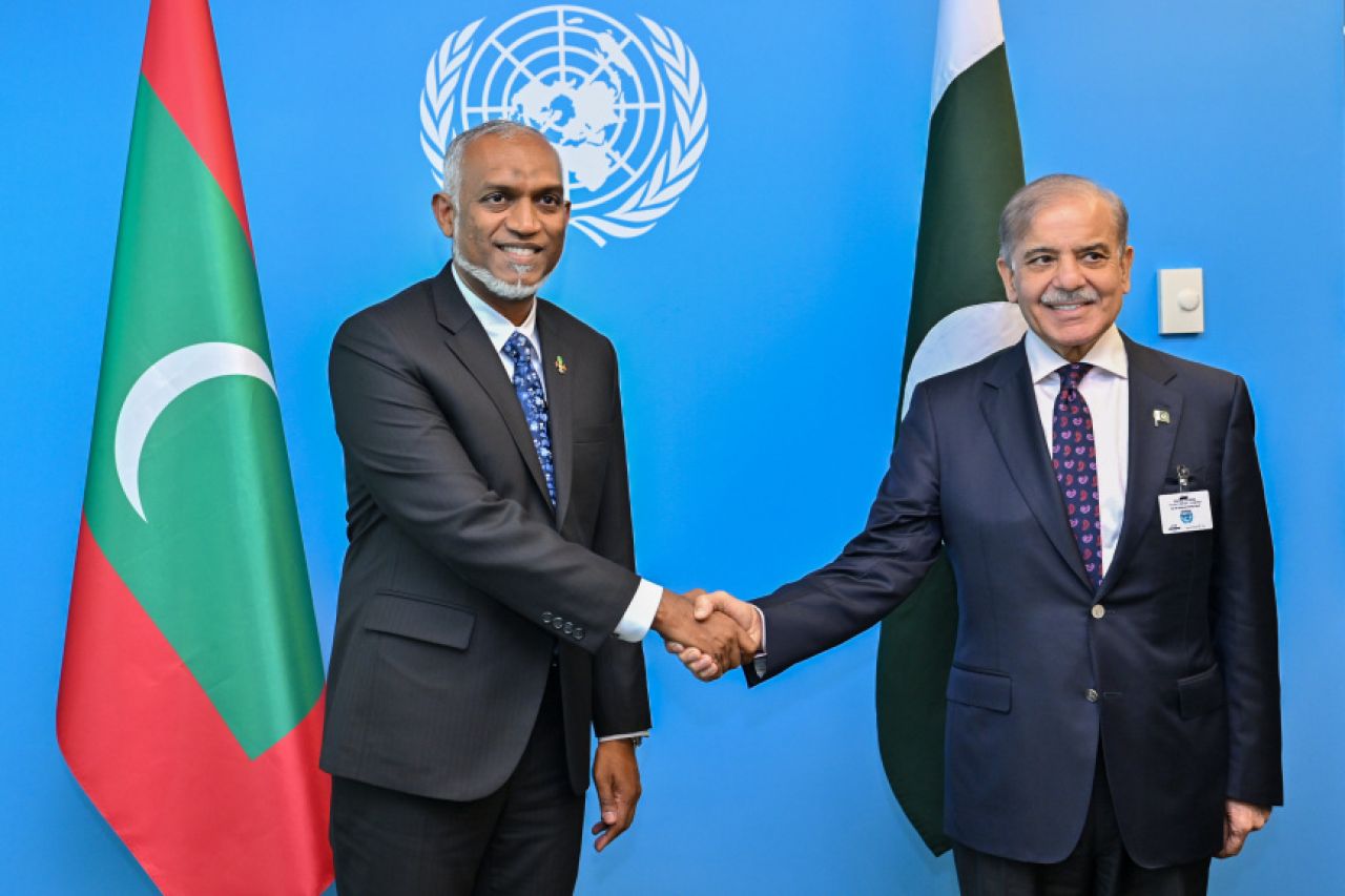 Raees Muizzu anna angaaraigaiPakistan ah vadaigannavanee