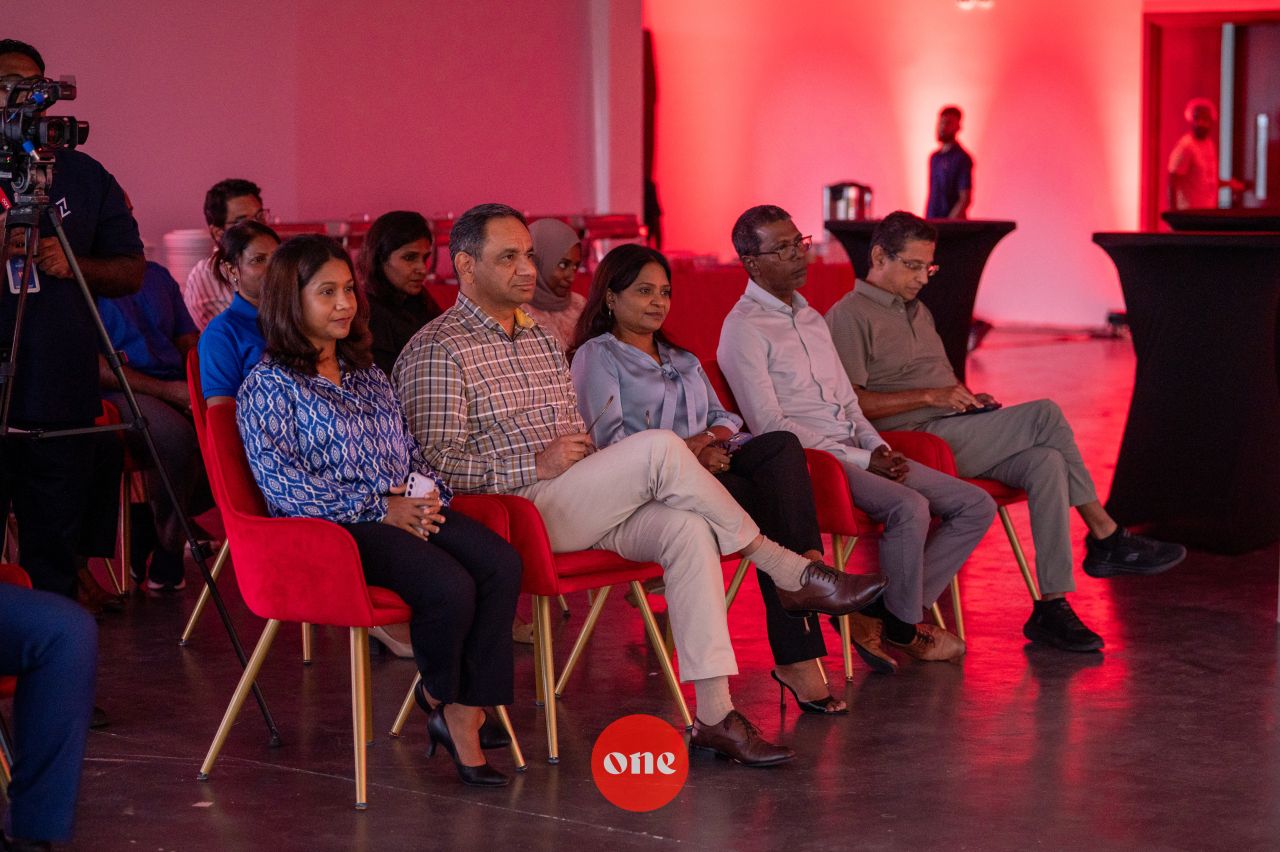 ވަން ފޮޓޯ: މިސްކިތްތައް މަރާމާތު ކުރަން 