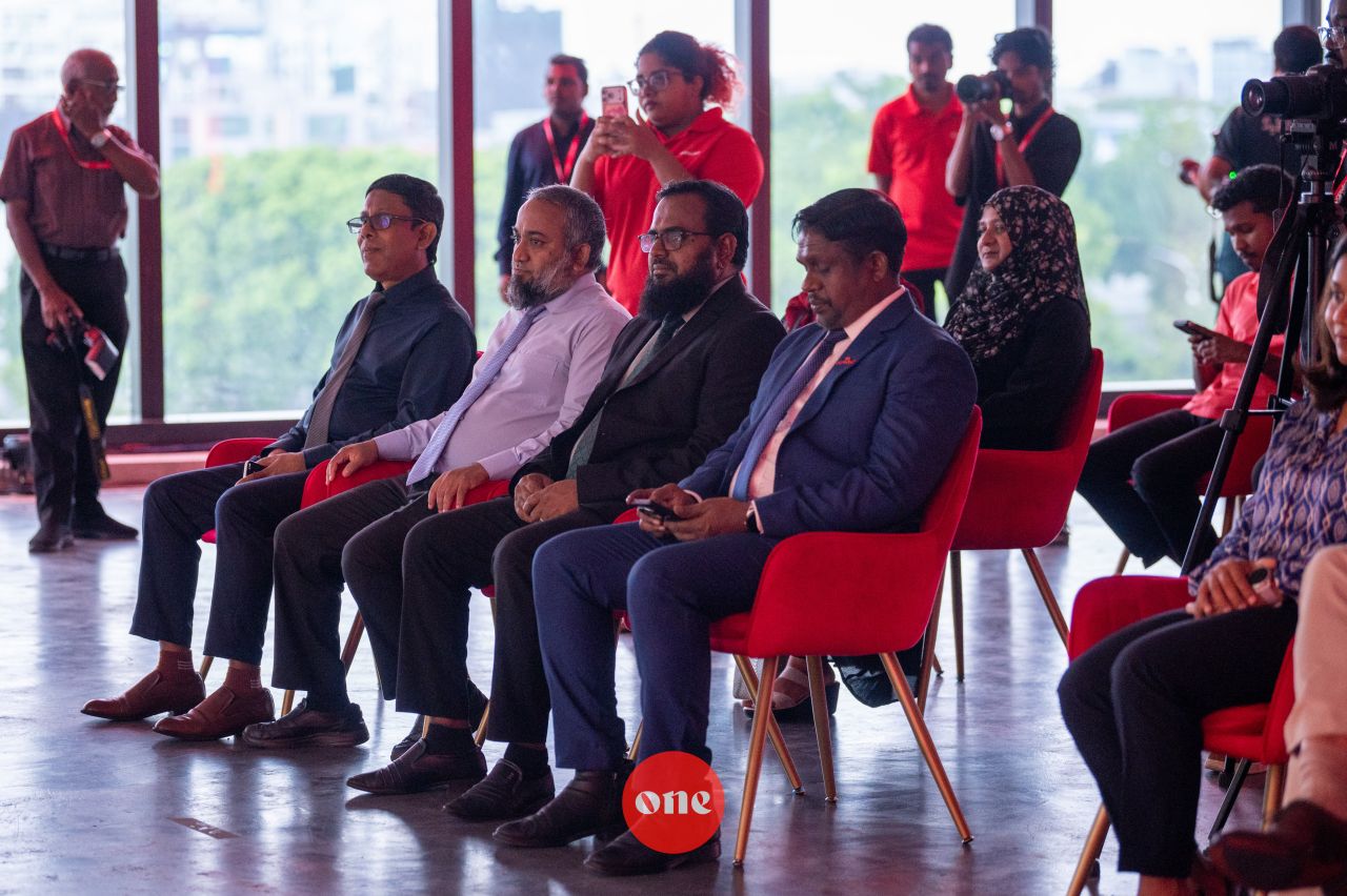 ވަން ފޮޓޯ: މިސްކިތްތައް މަރާމާތު ކުރަން 