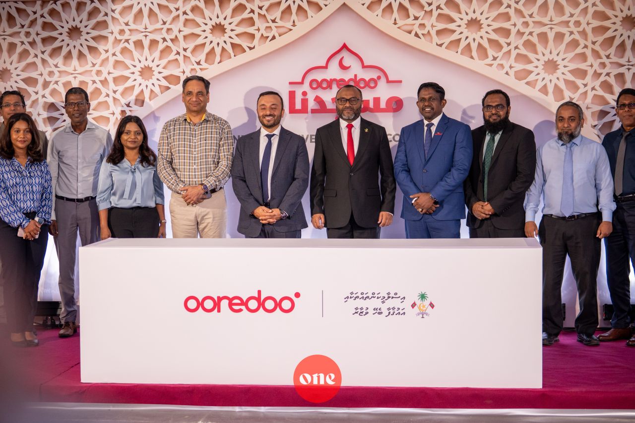 ވަން ފޮޓޯ: މިސްކިތްތައް މަރާމާތު ކުރަން 
