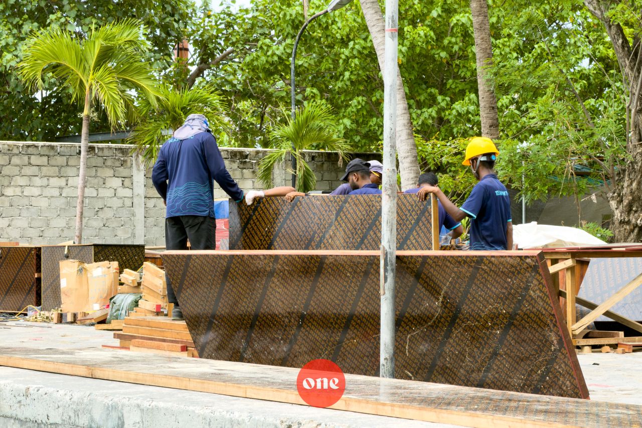 ވަން ފޮޓޯ: މާލޭ އުތުރު ފަރާތު ބަނދަރުގައި ފިންގާ ޖެޓީ ހެދުމުގެ މަސައްކަތް ކުރިއަށް