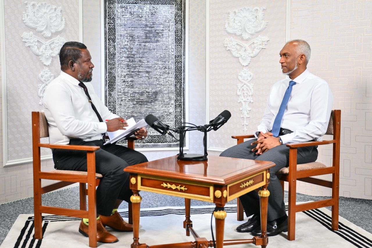 Shauguverikamah balaa iru, Rasmale' gai ginainn dhiriulheynee dhivehinnaai arabin: Raees