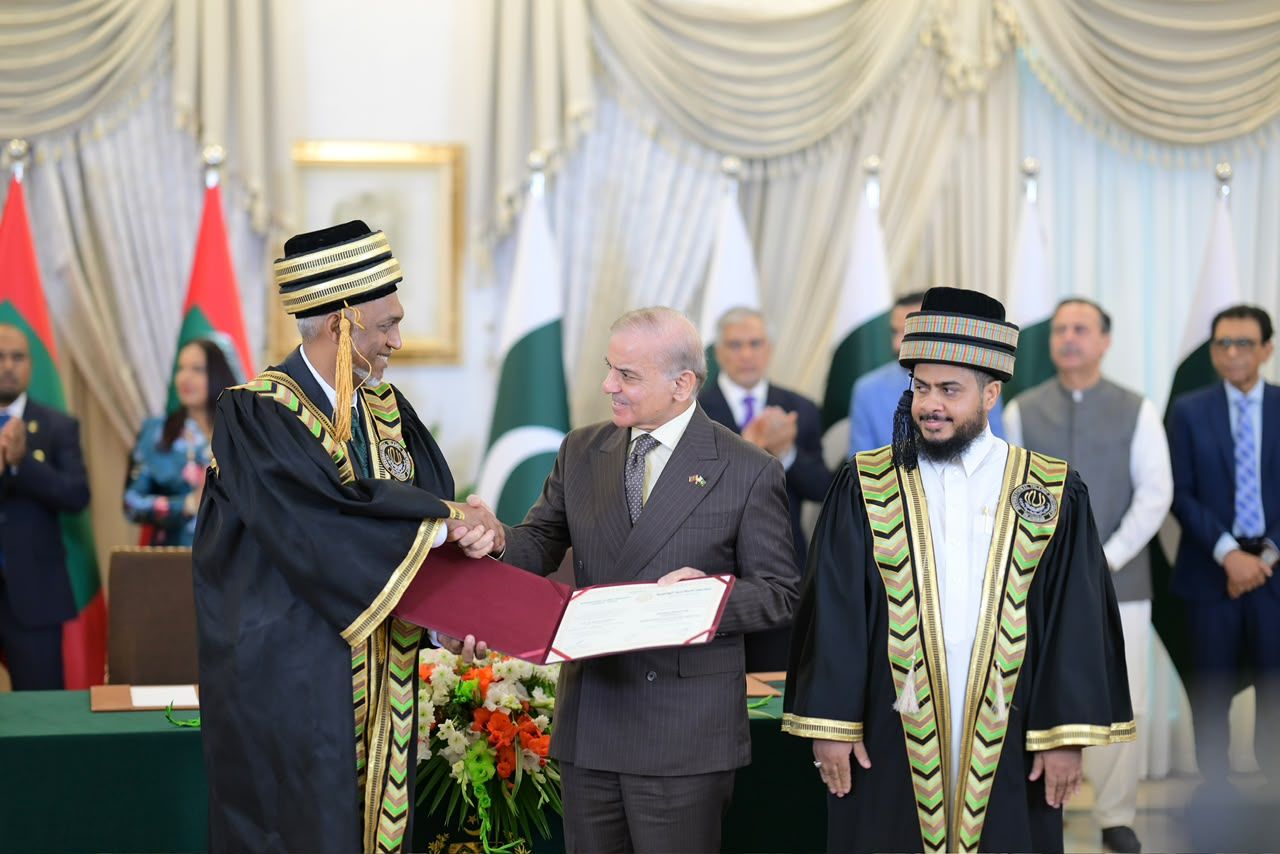 Pakistan in Raees ah honorary doctorate eh aruvaifi