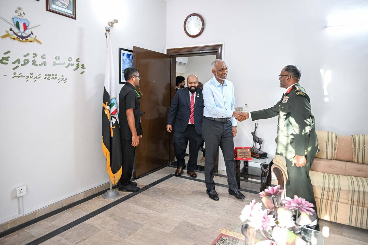 ފޮޓޯ: ޕާކިސްތާނުގައި ހުންނަ ރާއްޖޭގެ ހައިކޮމިޝަނަށް ރައީސް ޒިޔާރަތްކުރެއްވުން 