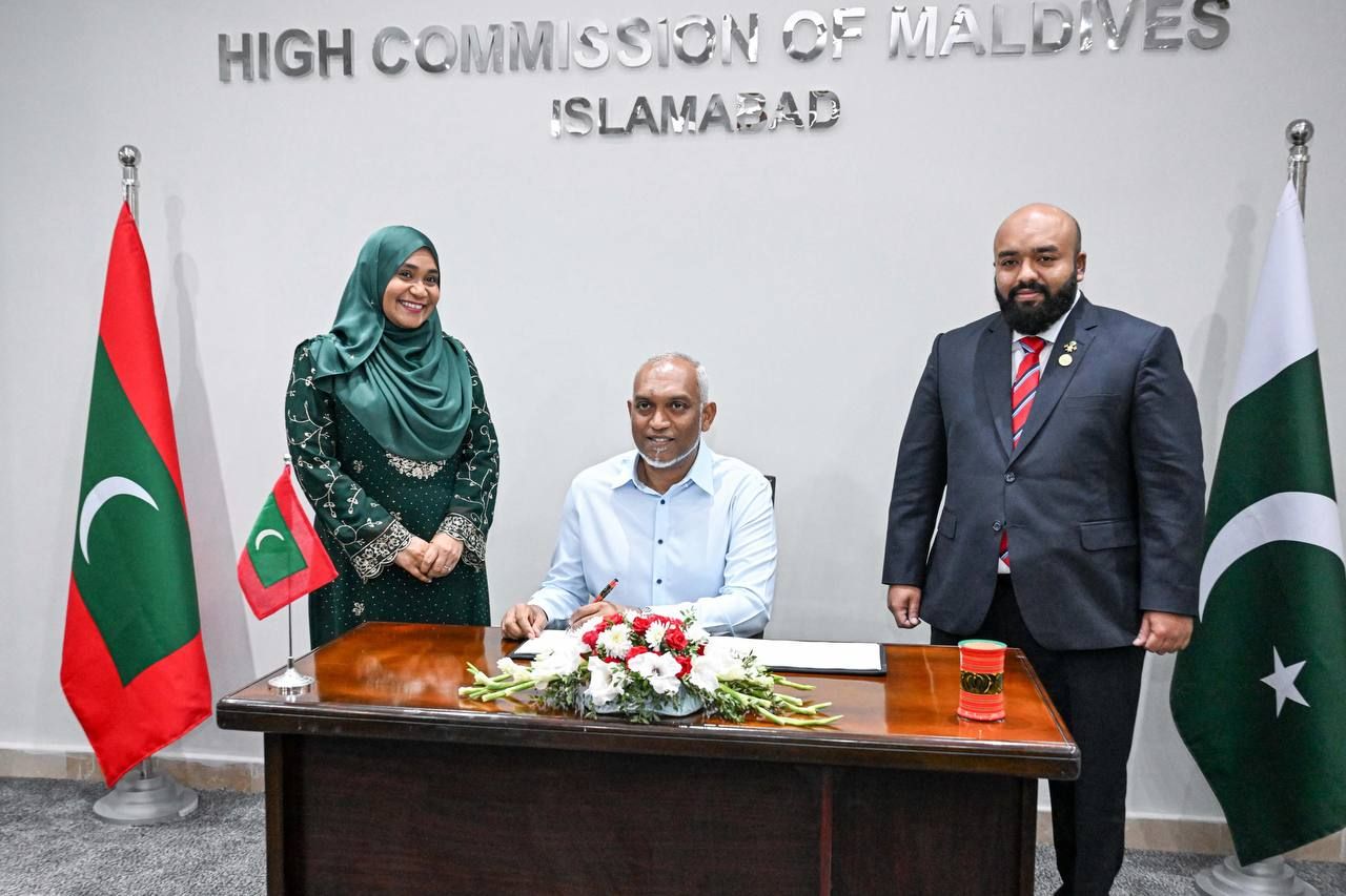 ފޮޓޯ: ޕާކިސްތާނުގައި ހުންނަ ރާއްޖޭގެ ހައިކޮމިޝަނަށް ރައީސް ޒިޔާރަތްކުރެއްވުން 