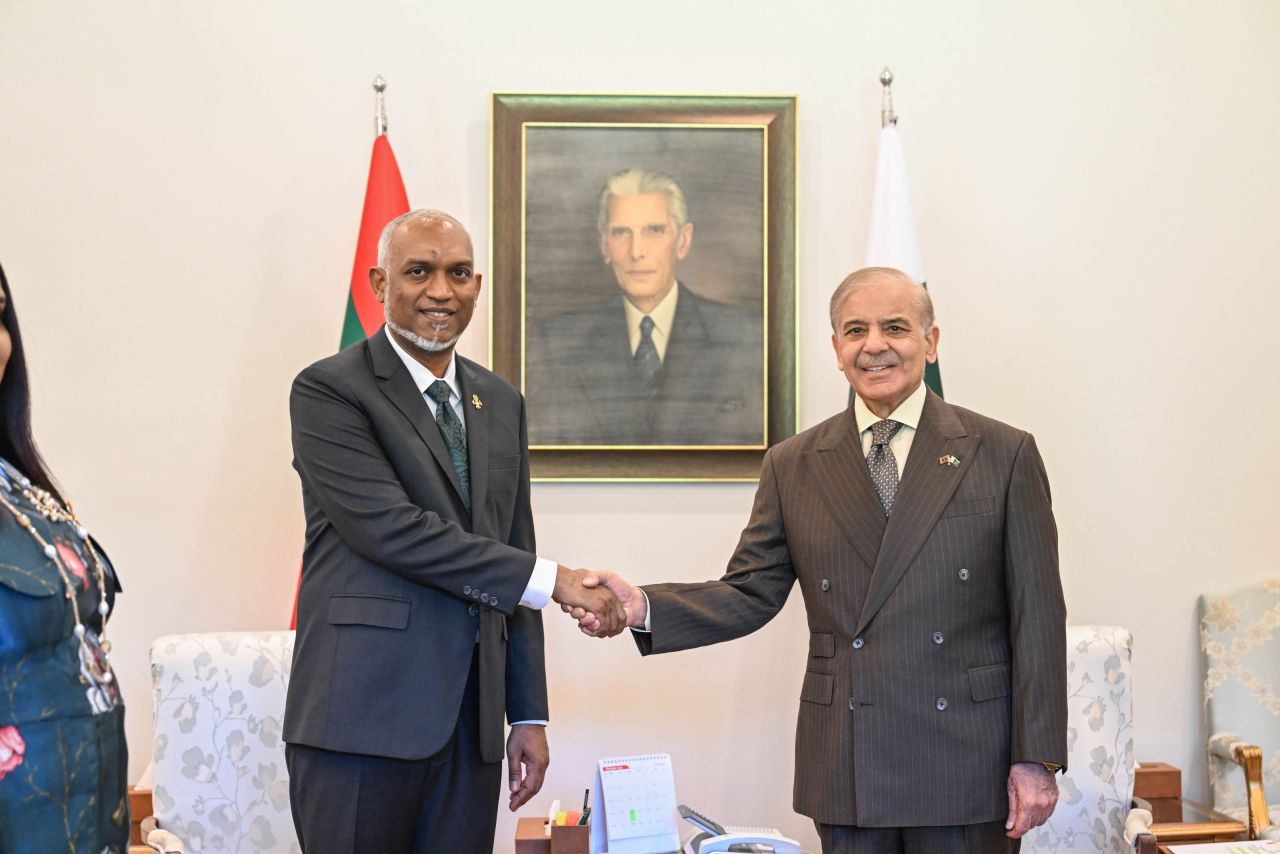 ފޮޓޯ: ރައީސް މުއިއްޒު ޕާކިސްތާނުގެ ބޮޑުވަޒީރާ ރަސްމީކޮށް ބައްދަލުކުރެއްވުން 