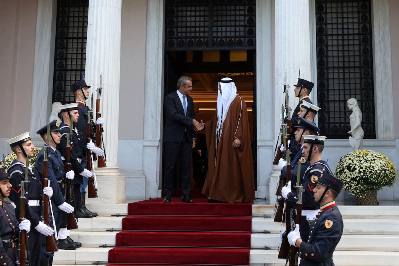 UAE aai Greece un 12.75 billion euro ge ehbasvunthakeh iulaankoffi
