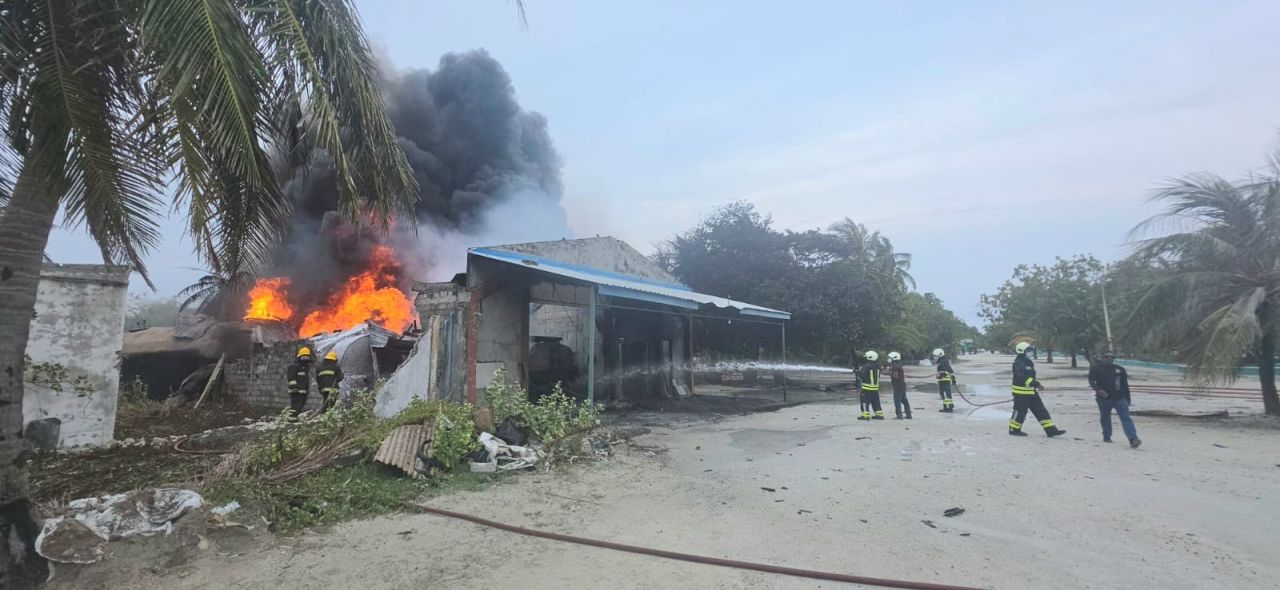 Funadhoo petrol shed gai roavun: 1 ge andhai, ithuru 3 geakah gellun