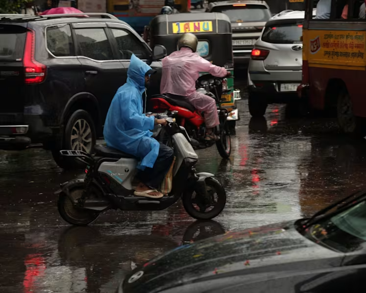 Thousands evacuate India's eastern coast ahead of Cyclone Arnab