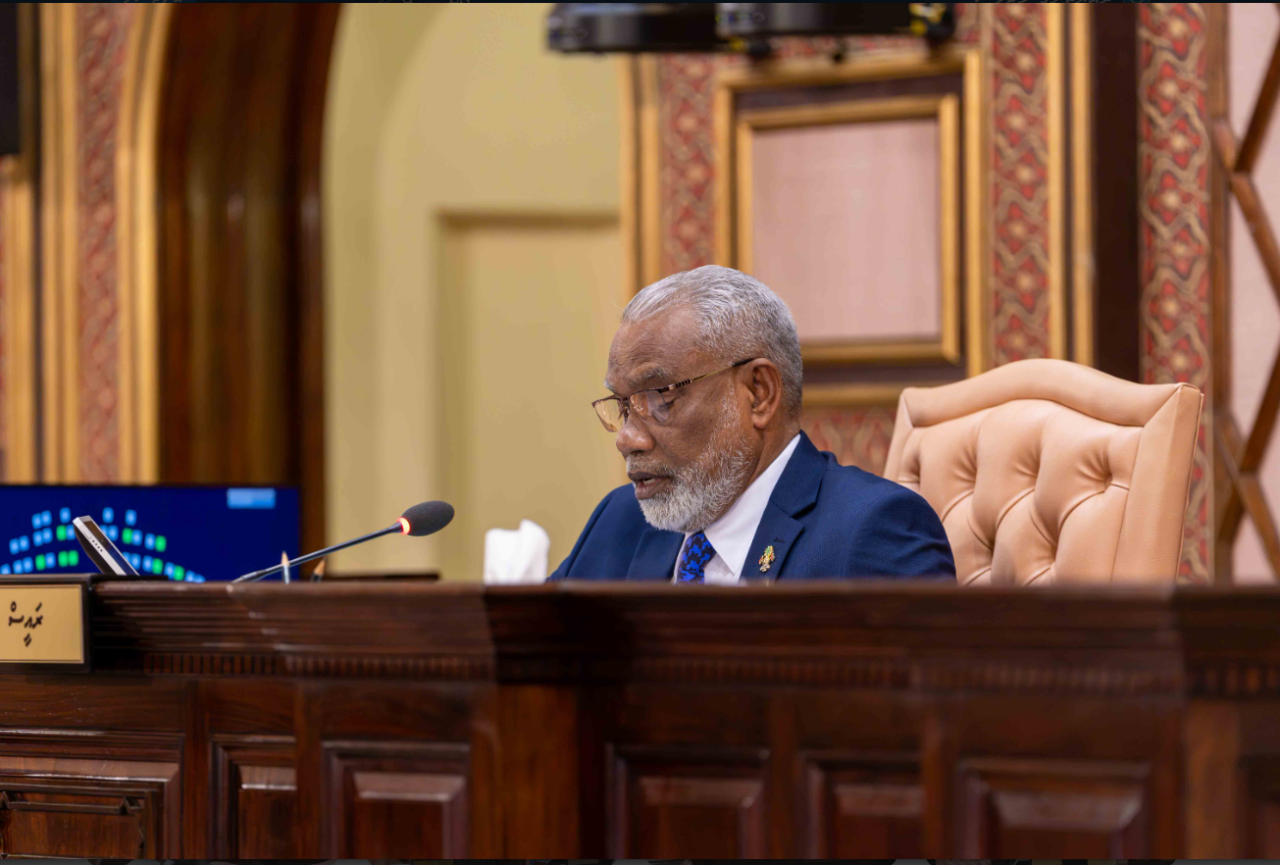 Sarukaaruu hingan faseyha kohdhinumah majlis ge zimmaa midhanee adhaakuramun: Majlis Raees