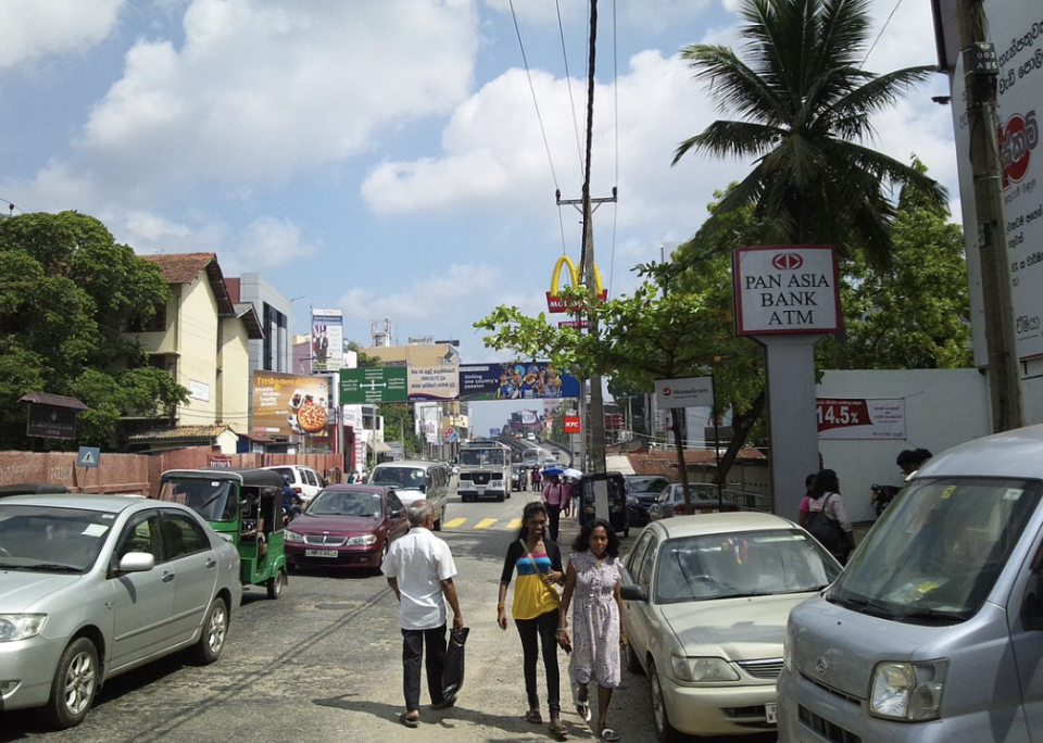 Lanka gai dhiriulhey dhivehinge adhadhu 8000 in 1200 ah  