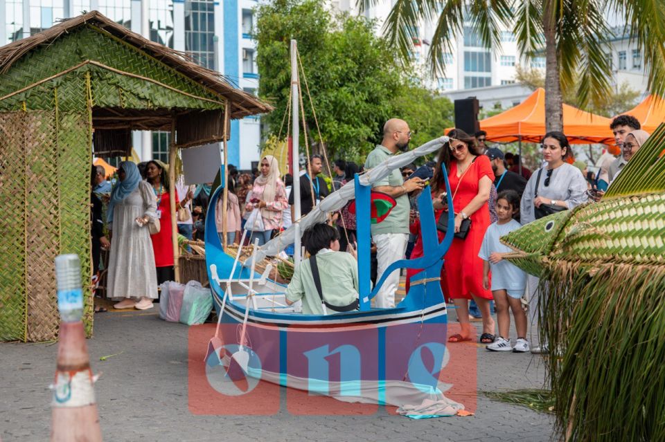 Miadhaai maadhamaa ves ''Eid haveeru'' kuriah gendhanee