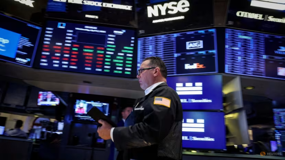 Asia stocks, oil prices plunge; markets hunger for rapid US rate cuts