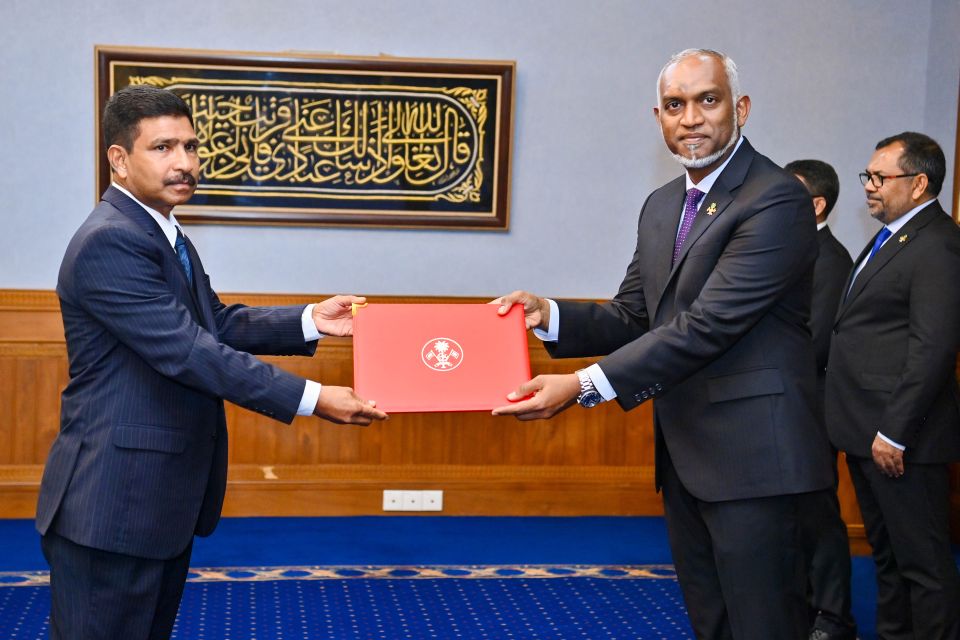 Azerbaijan ah kanda alhaa safeerakah Latheef ayyan kuran Majilis ah