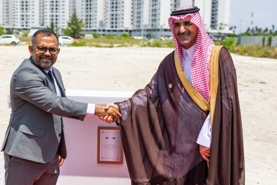 Saudi fund ge loan ge dhashun 400 flat elhumuge mashroou fashaifi