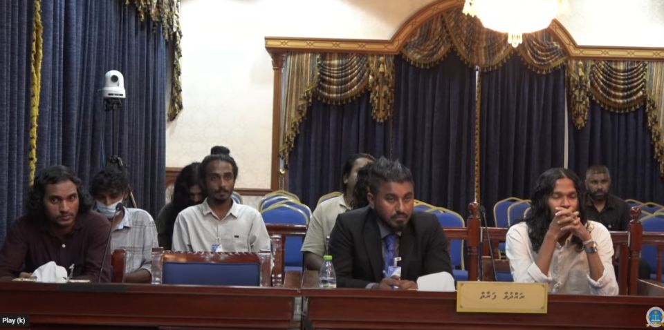 Anas ge maru: Bandhun dhookuri meehun javaabudhaaree vaan eh dhuvas dheefi
