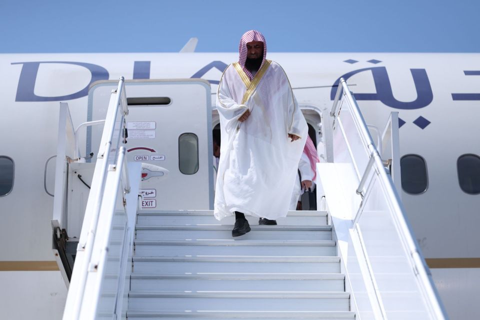 Salmaan miskithugai mirey Magrib adhi Isha namaadhu kuravvaanee haramfulhuge imaamu