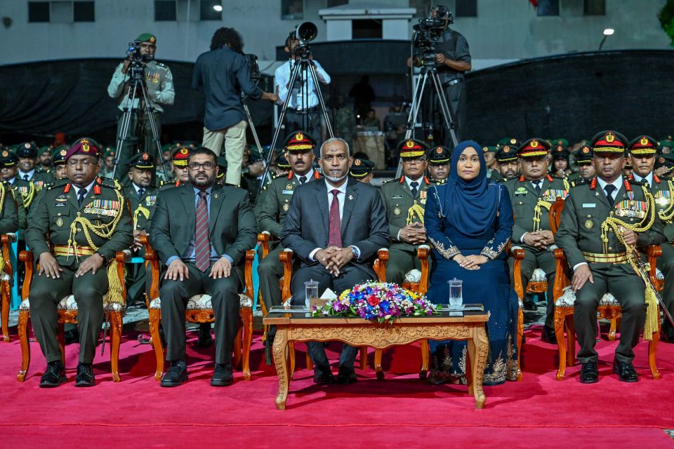 Igthisoadhu ves himaayai kureveynee askaree gothun sifain baaruveri kurevigen: Raees 