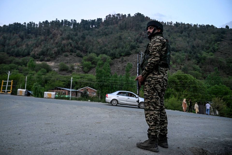 Kashmir gai dhin hamalaagai maruvi meehunge adhadhu 26 ah araifi